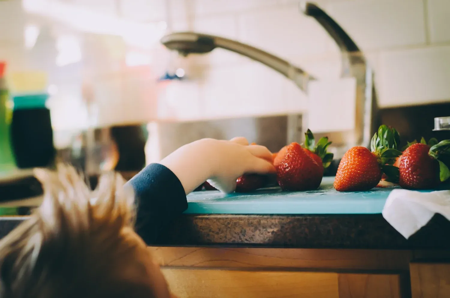 Nurturing Healthy Eating Habits in Kids: A Parent's Guide